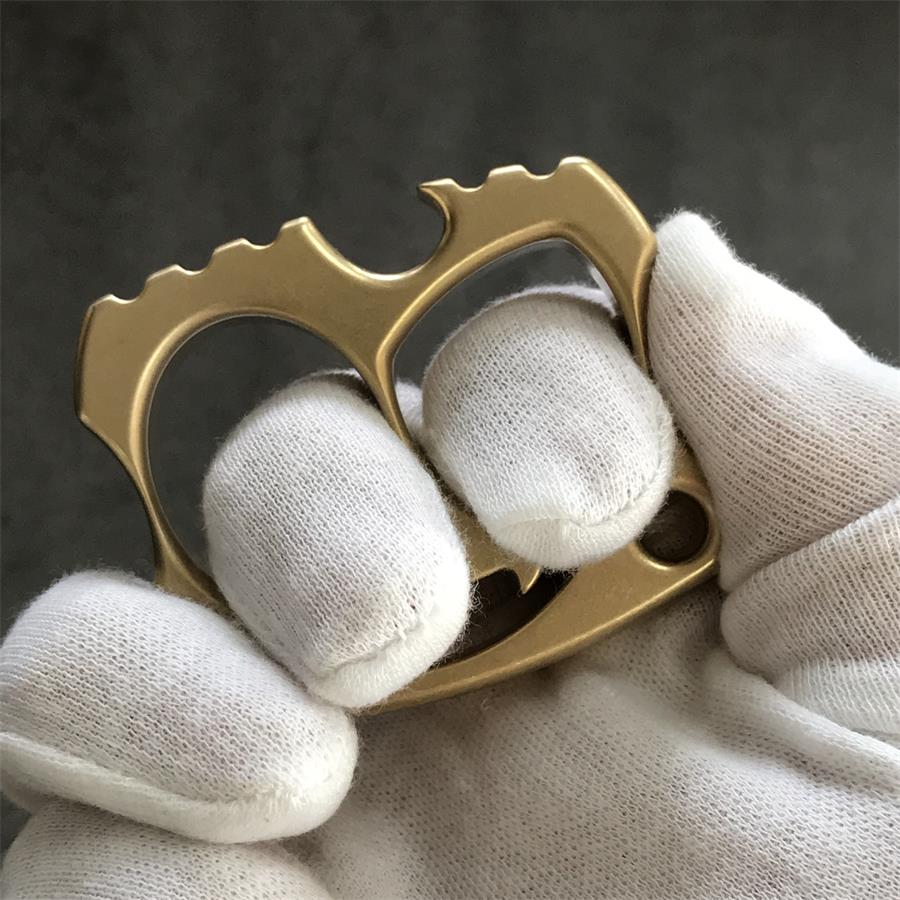 Creative Brass Knuckle Duster Open Bottle EDC Decoration - Image 3