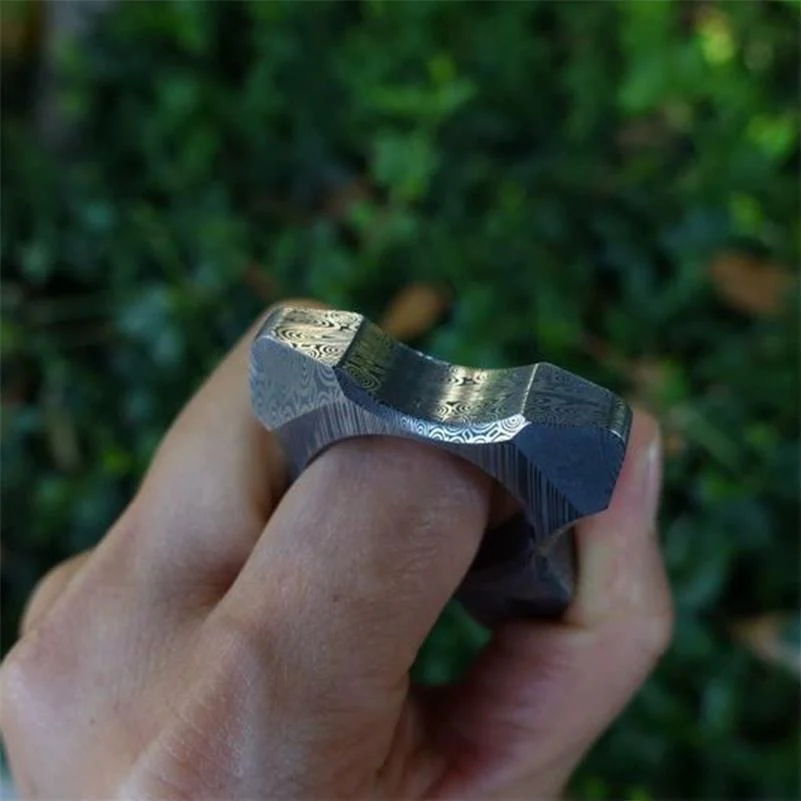 Four Corners Damascus Pattern Knuckle Duster Self-defense Gear - Image 3