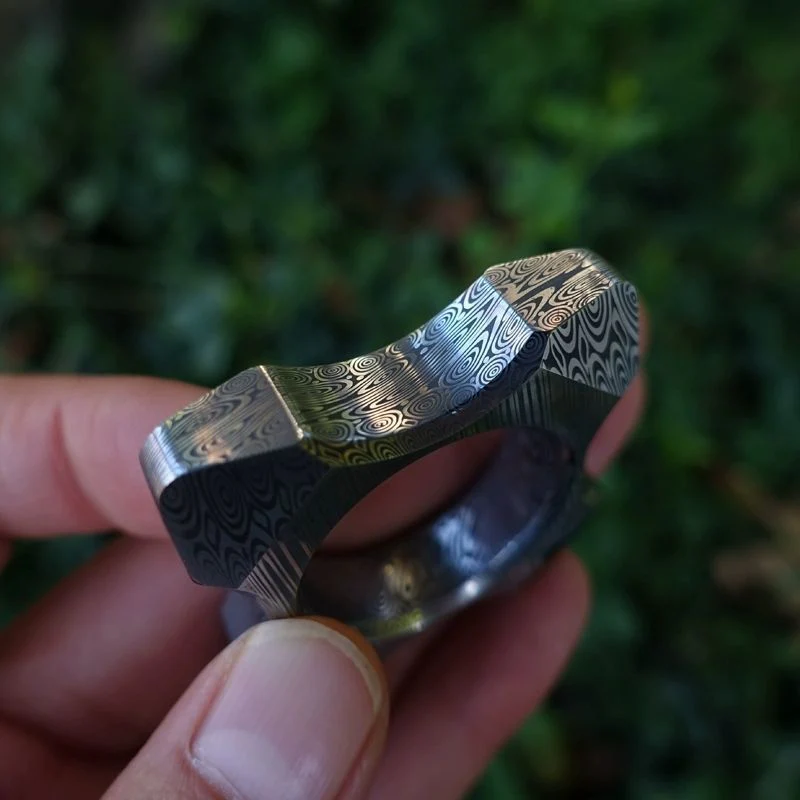 Four Corners Damascus Pattern Knuckle Duster Self-defense Gear - Image 4