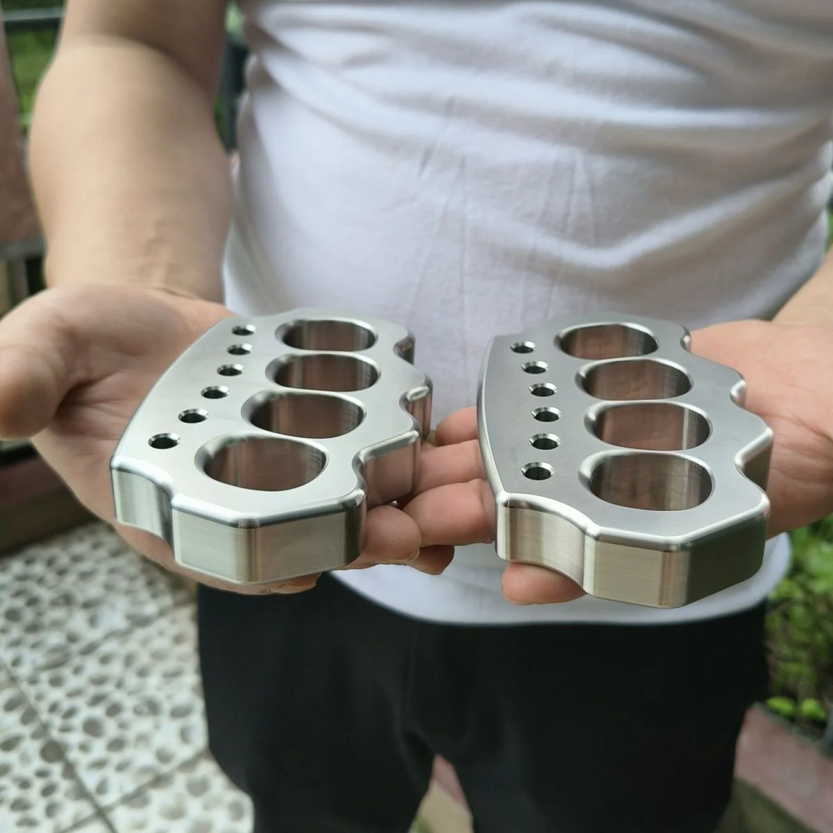 Large Finger Hole Solid Steel Knuckle Duster Fine Polish - Image 4