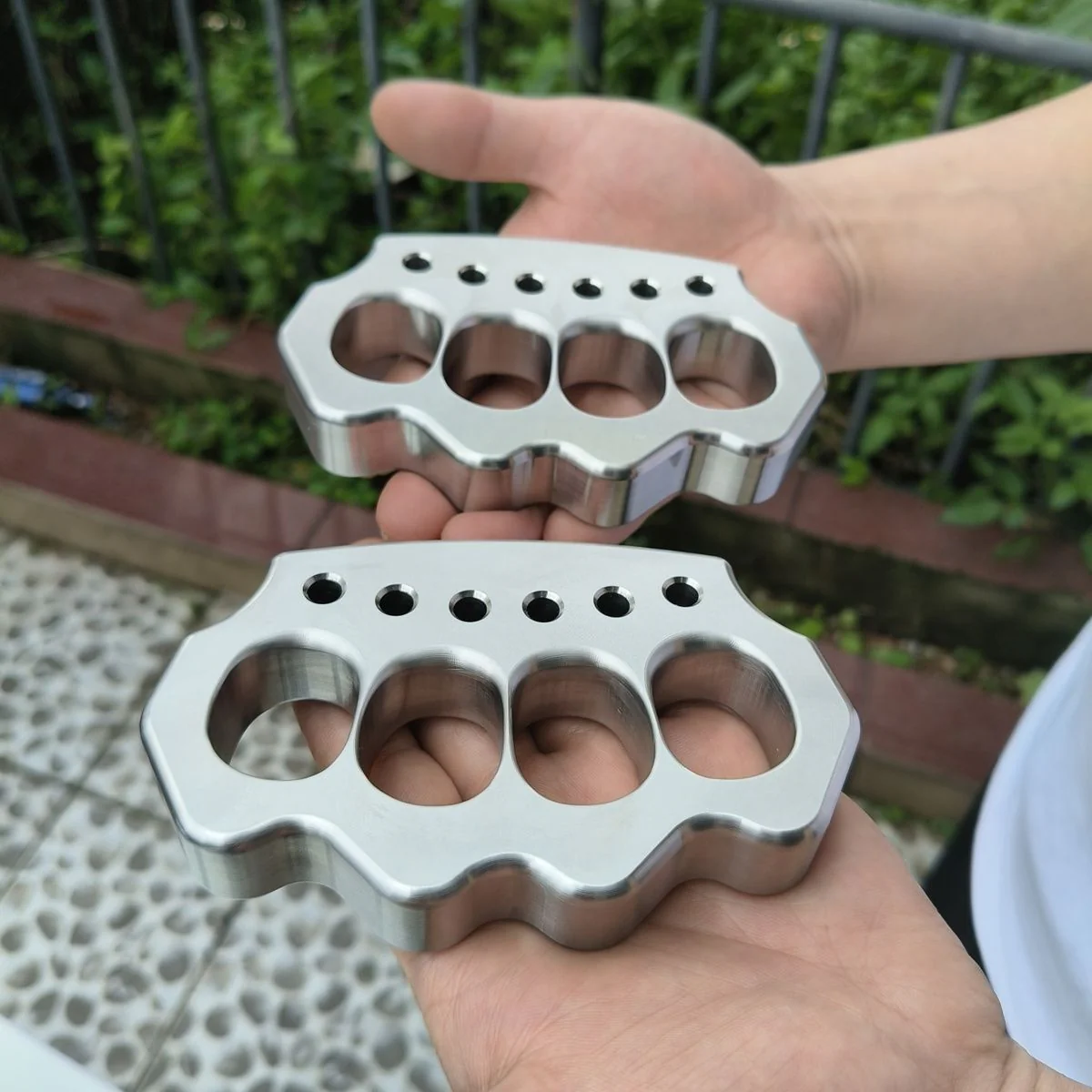 Large Finger Hole Solid Steel Knuckle Duster Fine Polish - Image 6