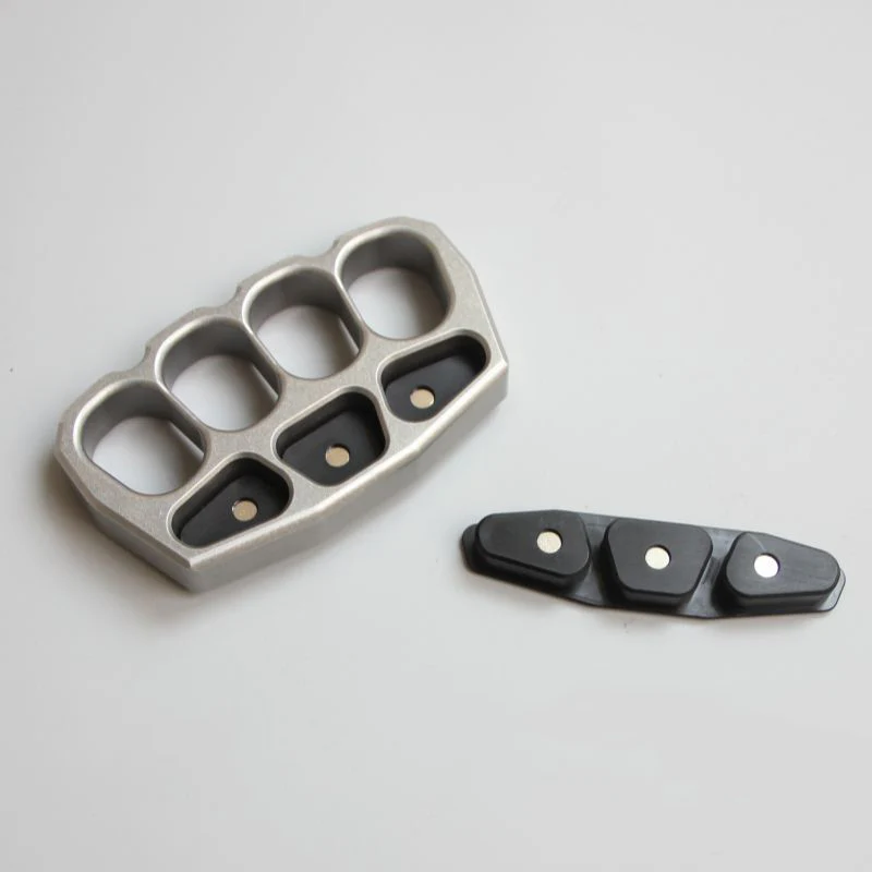 Magnetic Clip Thickened Steel Knuckle Duster - Image 3