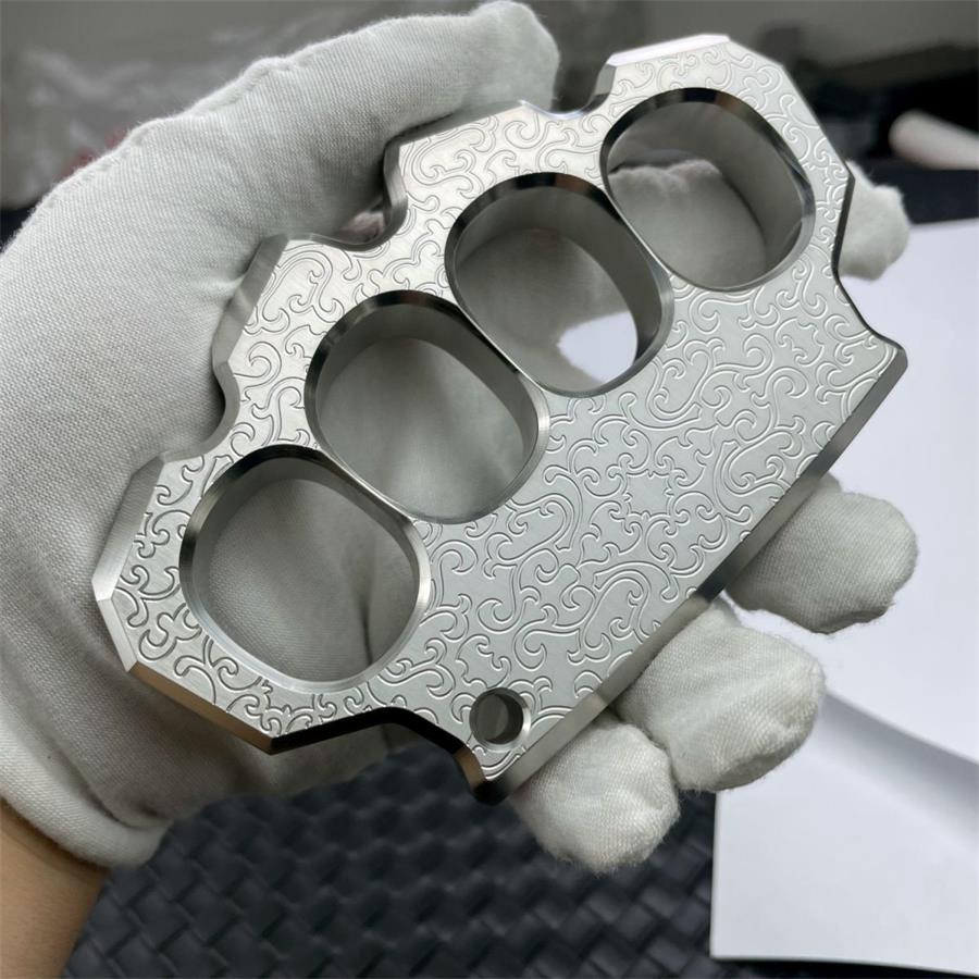 Solid Steel Carved Pattern Knuckle Duster - Image 13