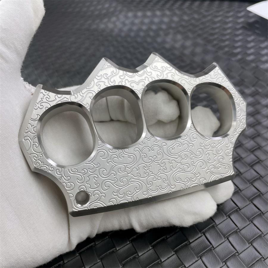 Solid Steel Carved Pattern Knuckle Duster - Image 4