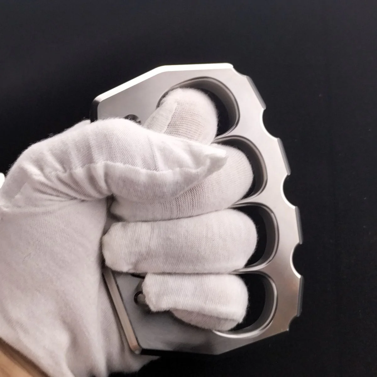 Solid Steel Knuckle Duster Self-defense Four Finger Window Breaking Knuckles Outdoor Boxing Training Combat Gear - Image 3