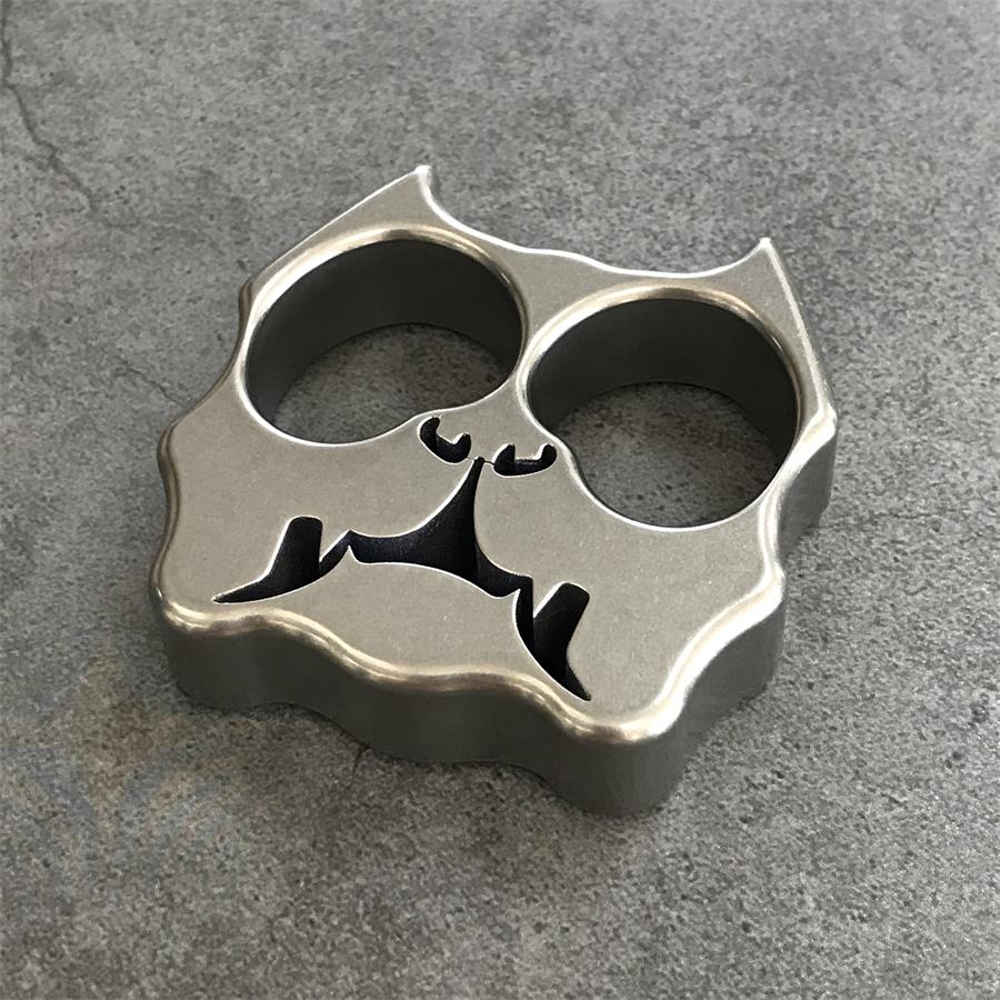 TC21 Titanium Dog Head Knuckle Duster EDC Decoration - Image 2